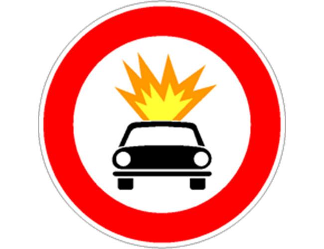 Divieto transito veicoli che trasportano esplosivi